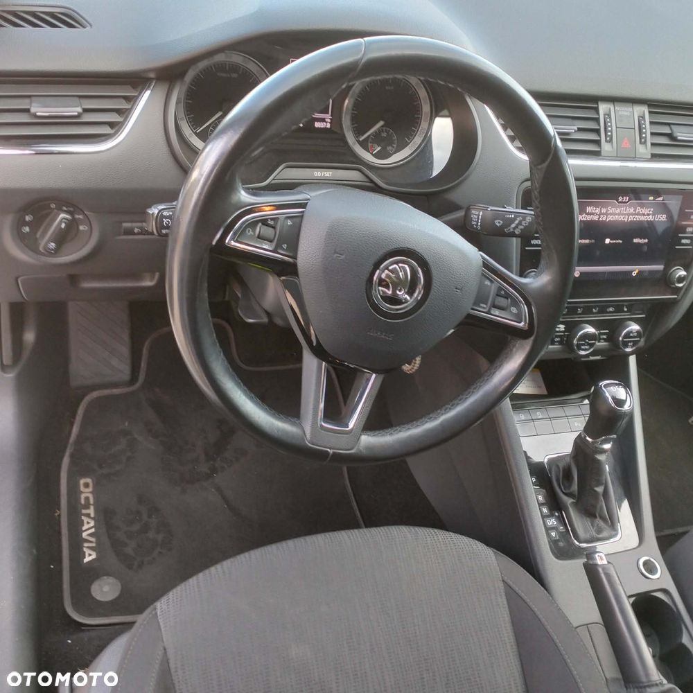 Skoda Octavia 2.0 TDI SCR Clever DSG - 4