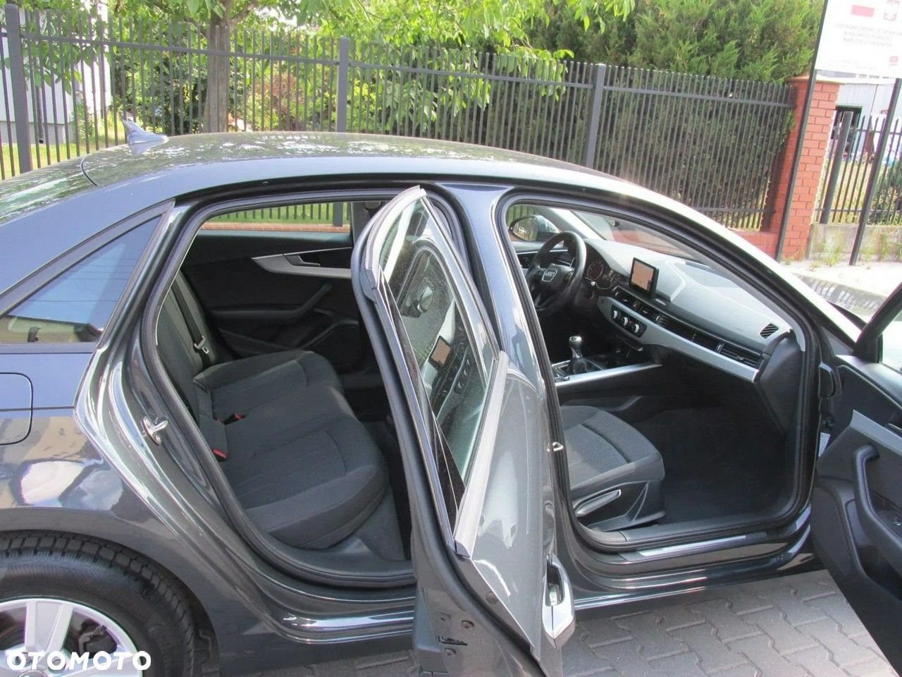 Audi A4 1.4 TFSI Design - 13
