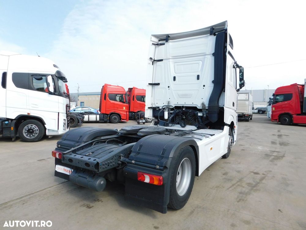 Mercedes-Benz Actros - 3