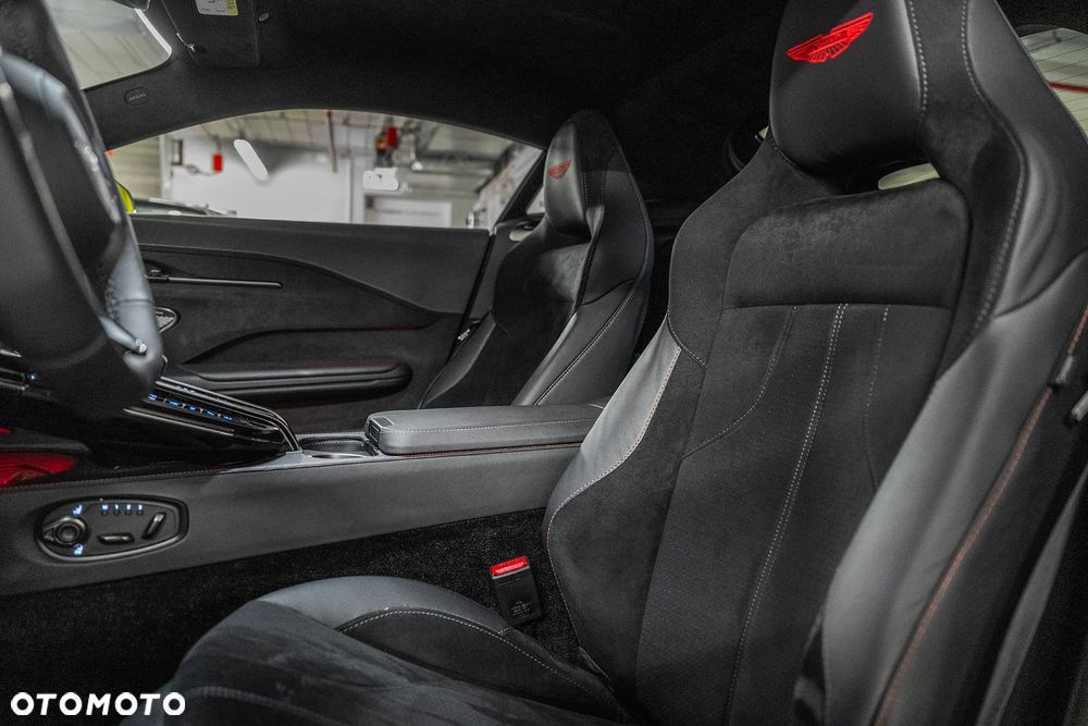 Aston Martin Vantage - 16