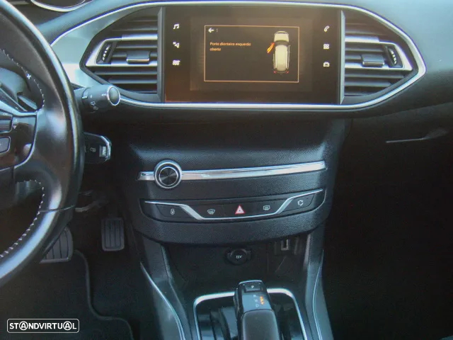 Peugeot 308 SW 1.2 PureTech Allure Pack EAT8 - 23