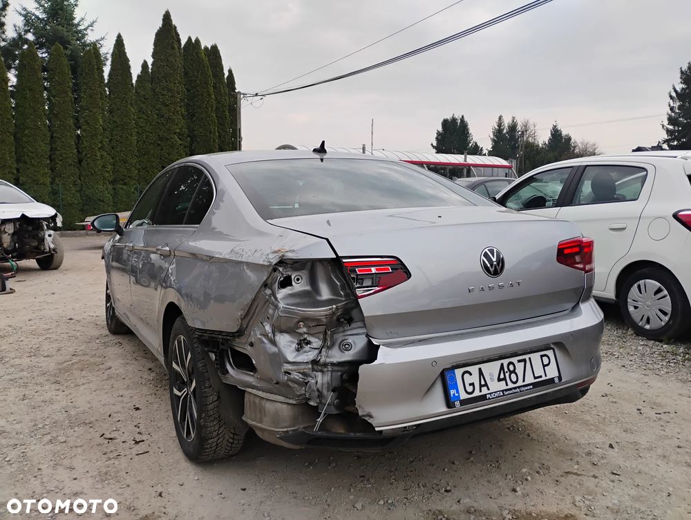 Volkswagen Passat - 4