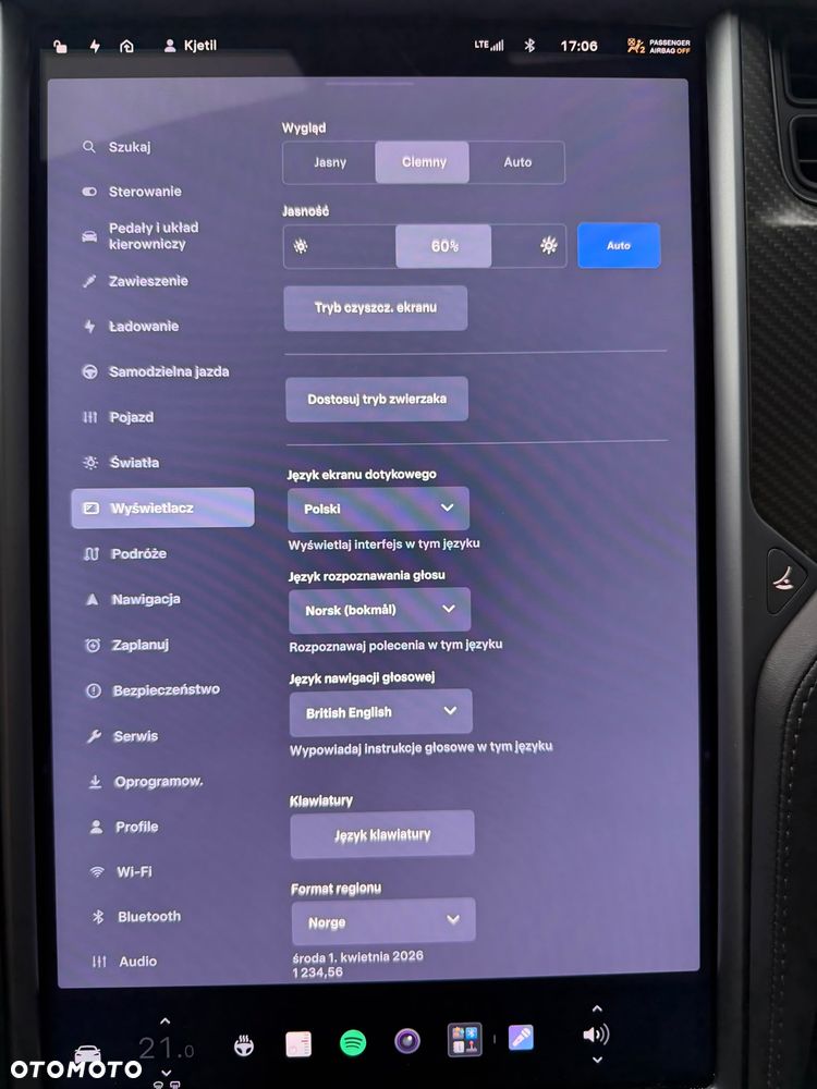 Tesla Model S - 32