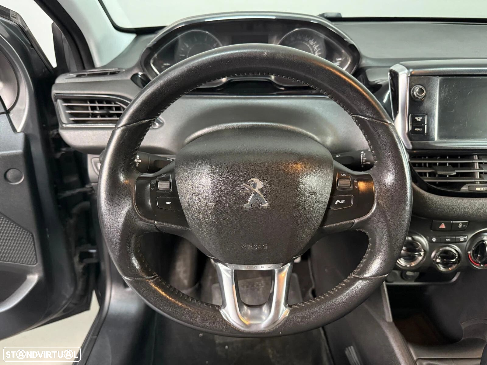Peugeot 208 - 6