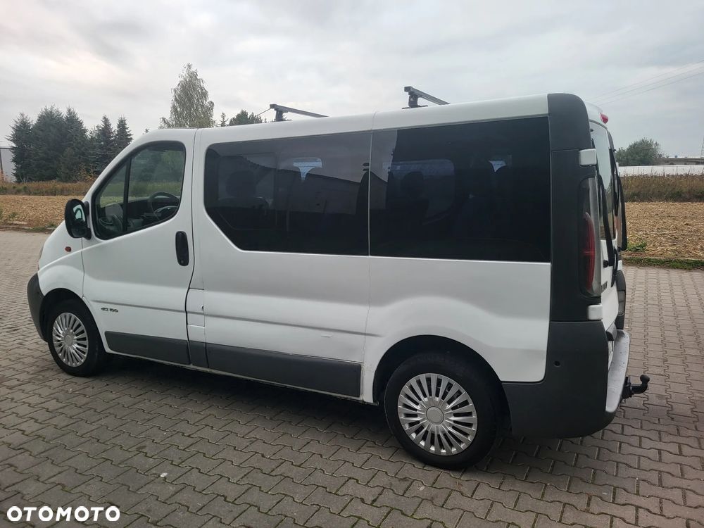 Renault Trafic Passenger - 16