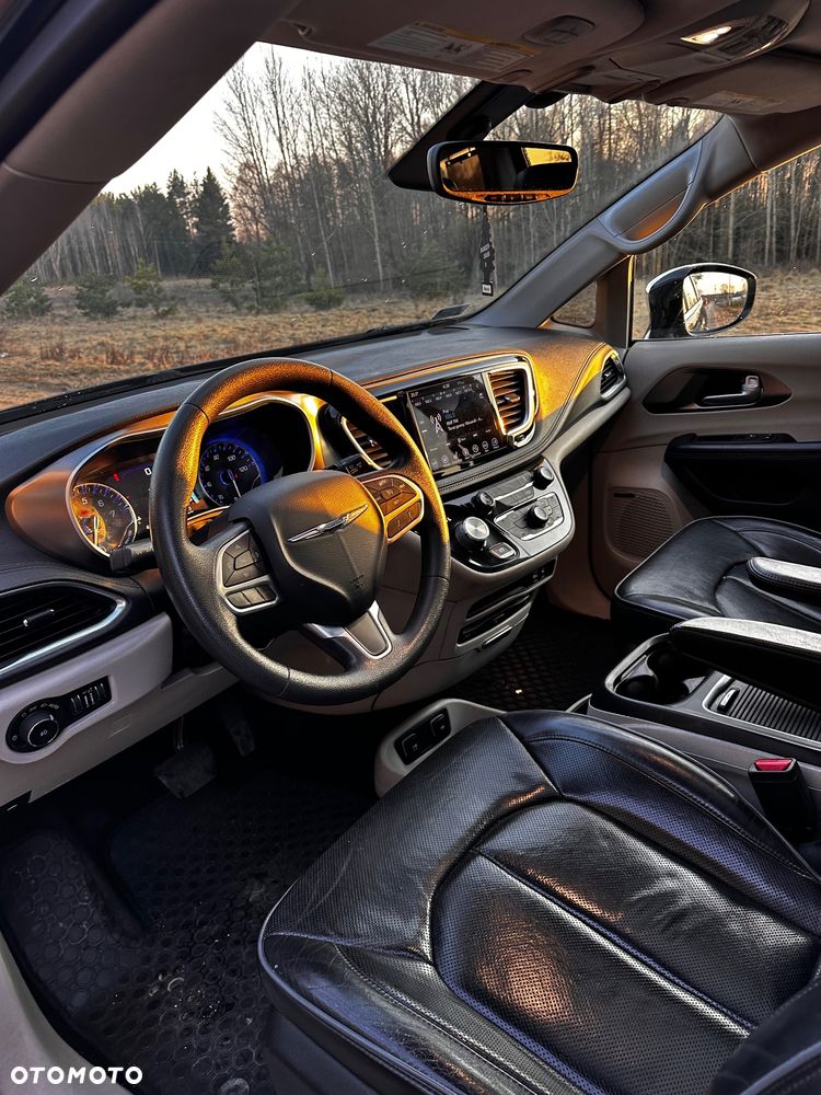 Chrysler Pacifica - 13
