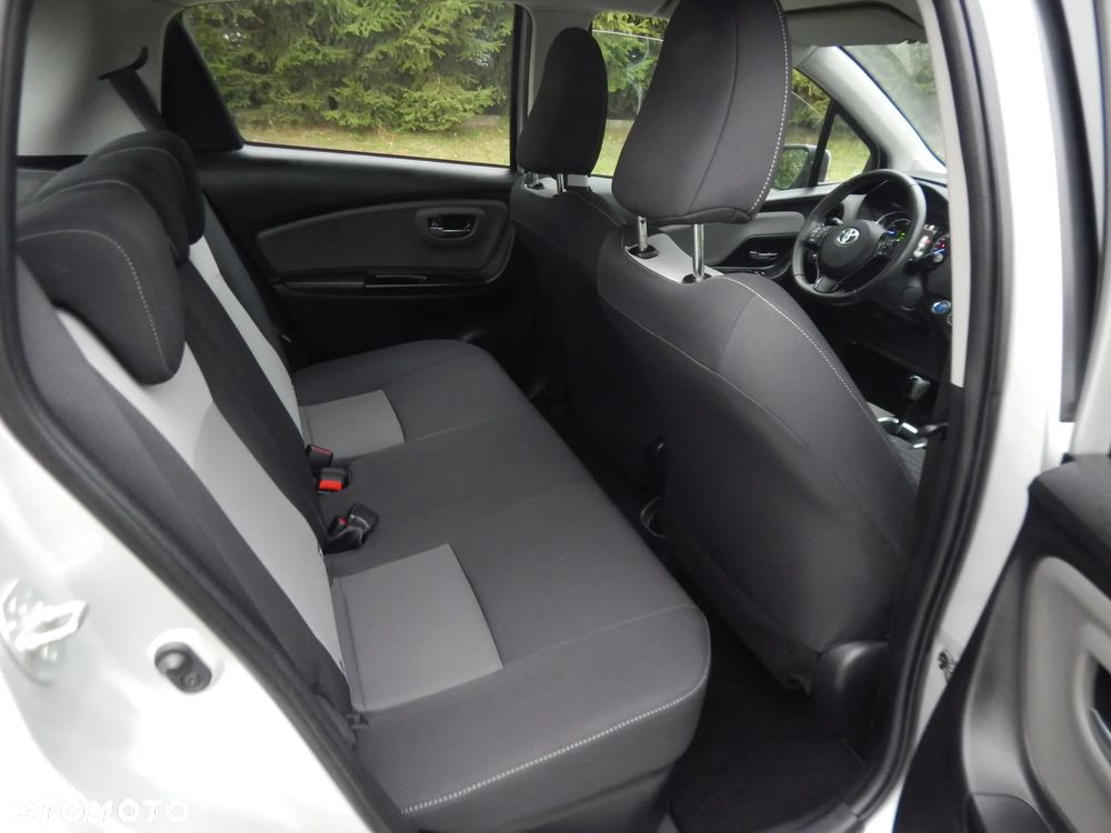 Toyota Yaris Hybrid 100 Premium - 18