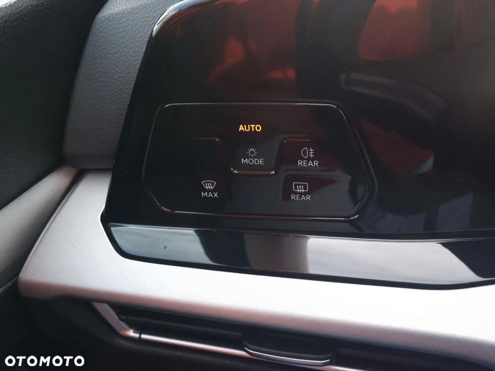 Volkswagen Golf VIII 1.5 TSI EVO Life - 23