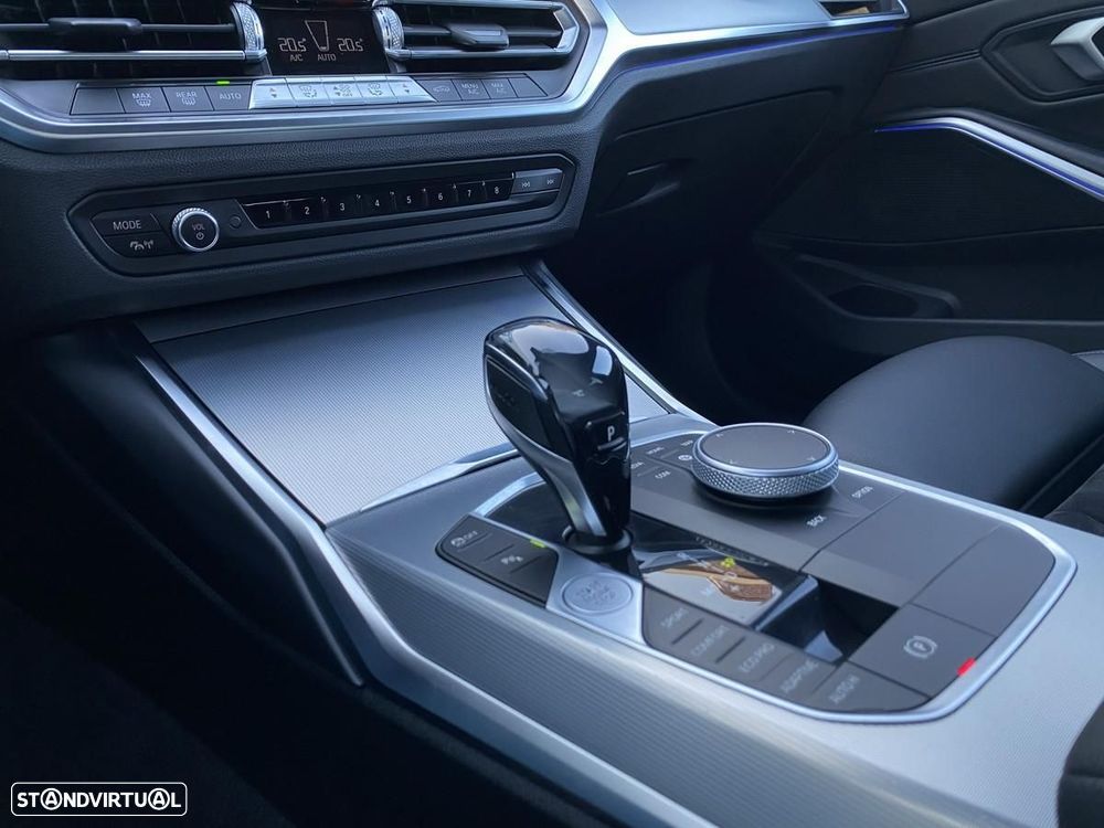 BMW 318 d Pack Desportivo M Auto - 16