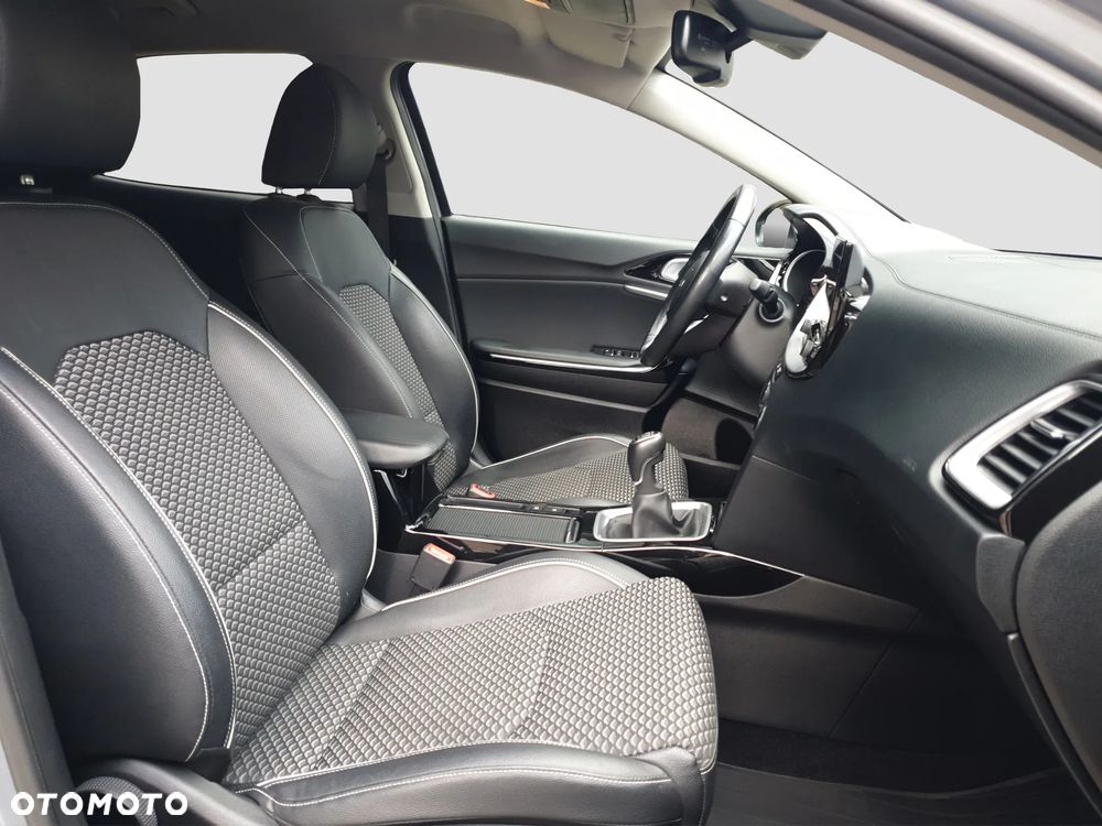 Kia XCeed 1.5 T-GDI L Business Line - 22