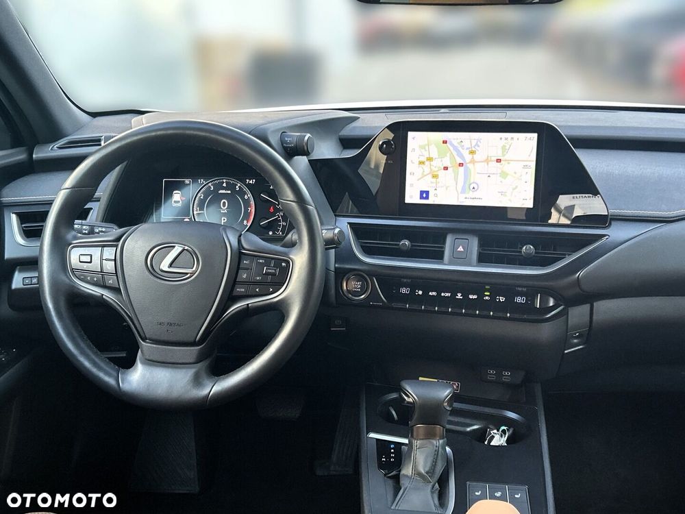 Lexus UX - 12
