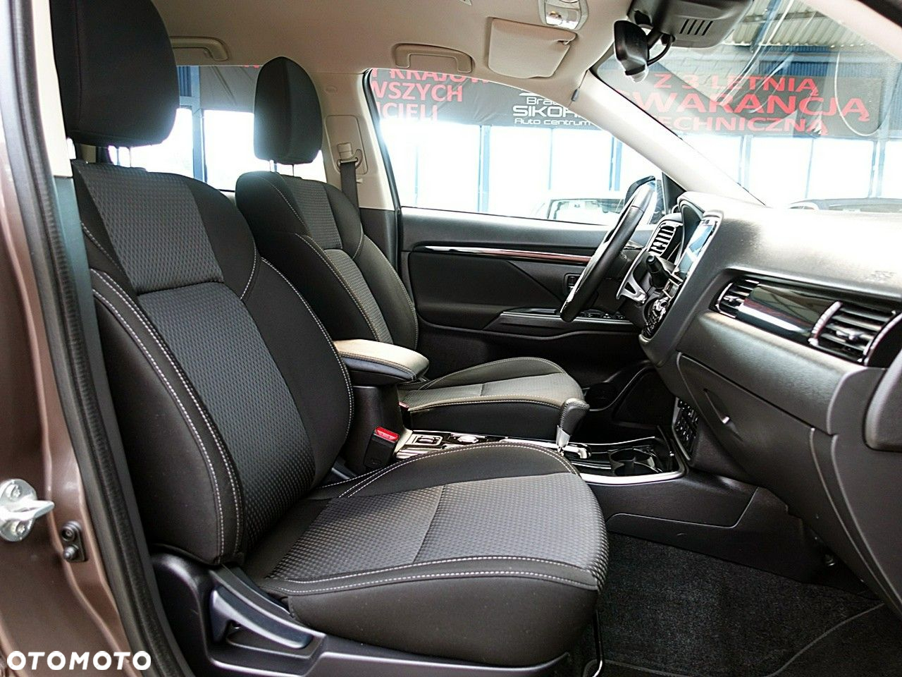 Mitsubishi Outlander - 12