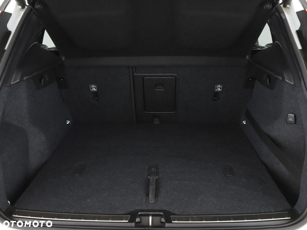 Volvo XC 40 T5 AWD R-Design - 21