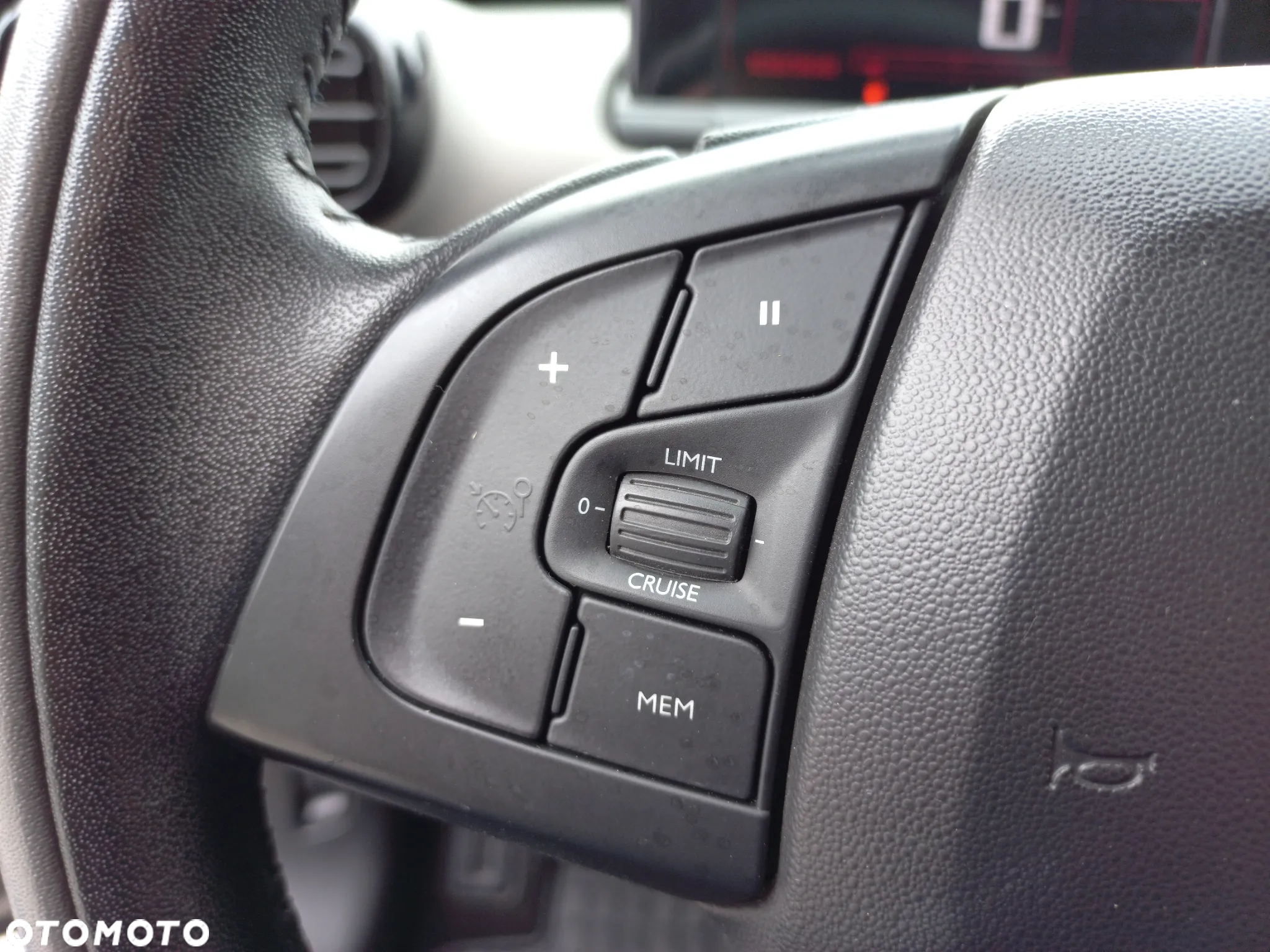 Citroën C4 Cactus 1.2 PureTech Feel S&S - 17
