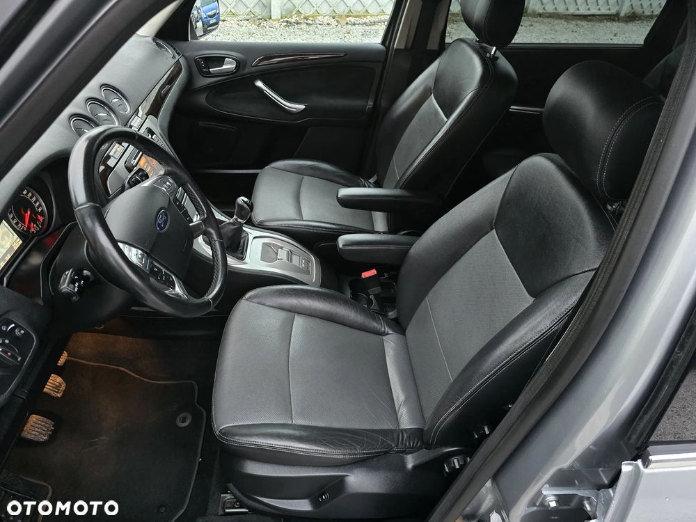 Ford Galaxy 2.0 Ghia - 11