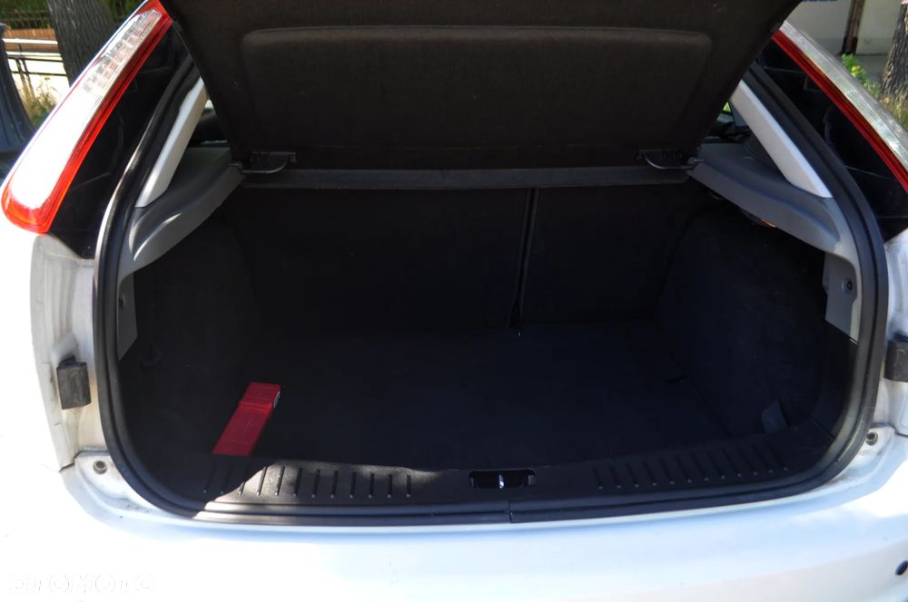Ford Focus 1.6 16V Style+ - 14