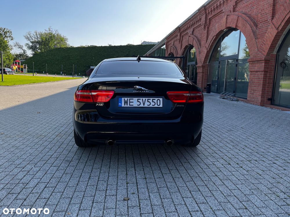 Jaguar XE 25t Prestige - 16