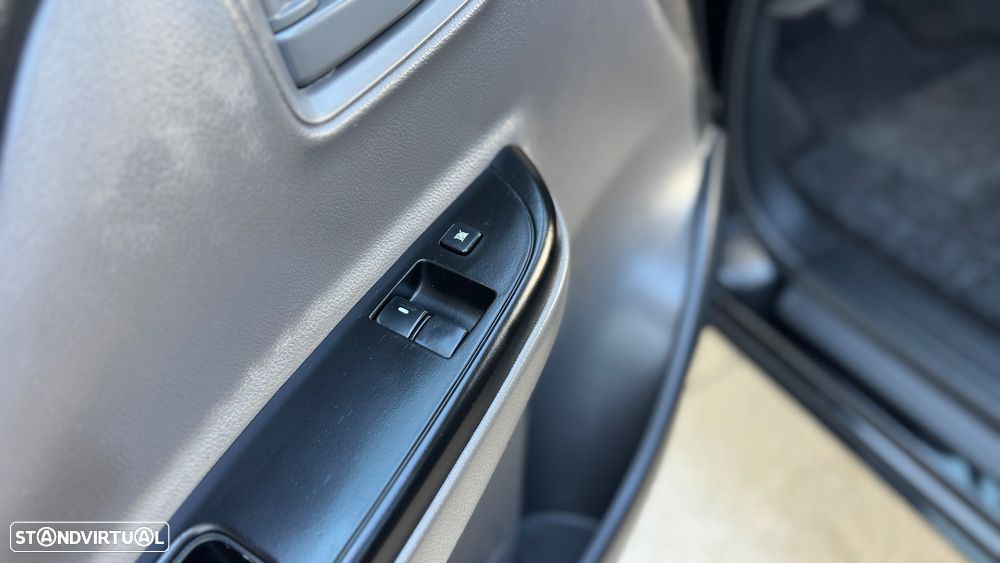 Mitsubishi L-200 Fiat Fullback 2.4 TD C/ 3 Lugares - 36