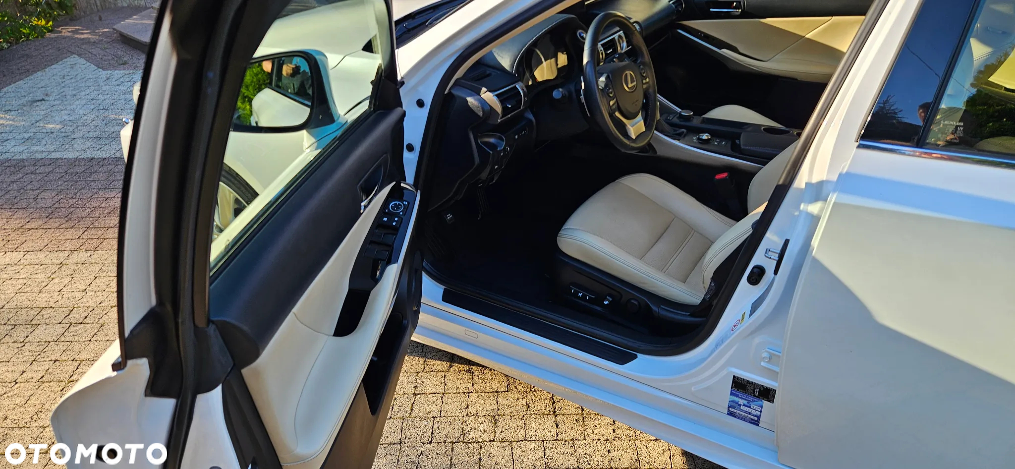 Lexus IS ver-300h-elegance - 8