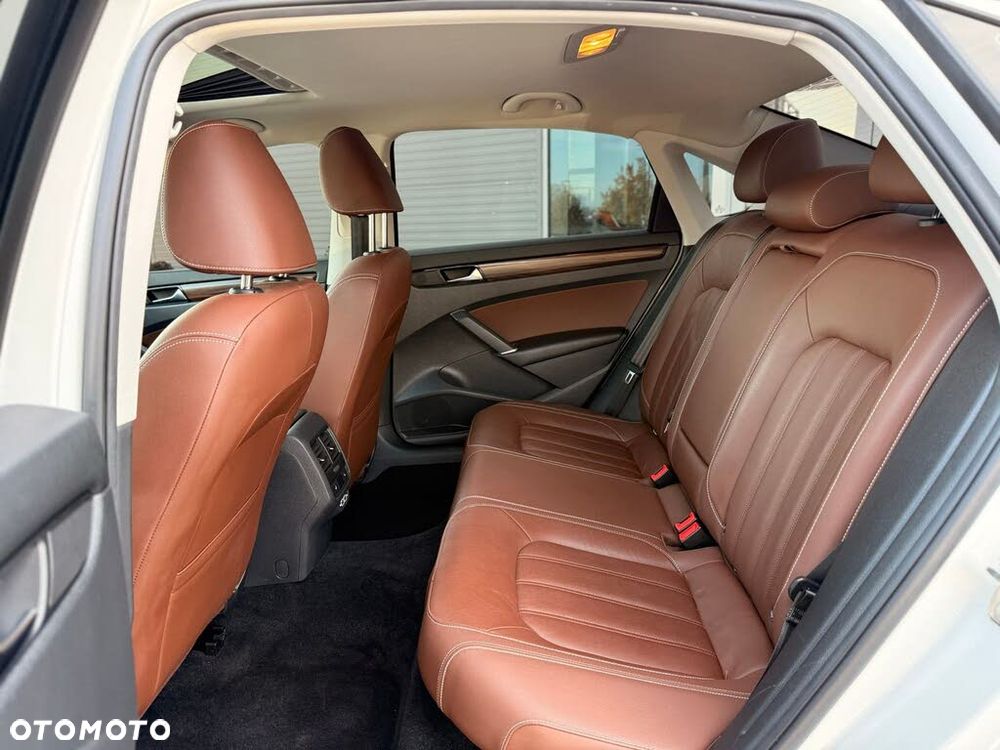 Volkswagen Passat 2.0 TSI Business DSG - 22
