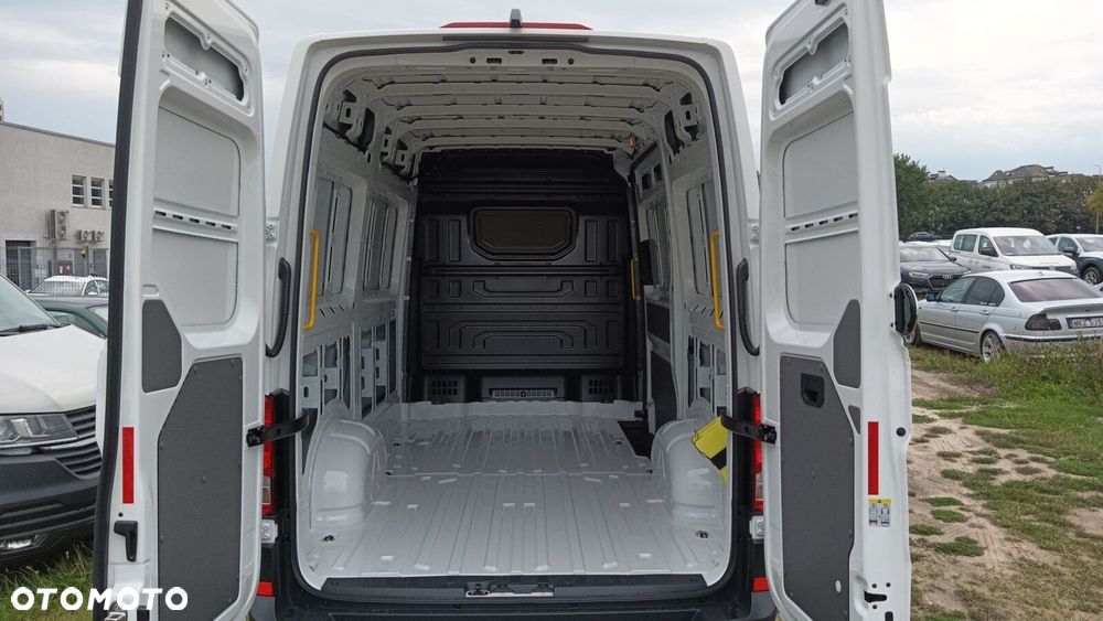 Volkswagen Crafter 35 furgon wysoki dach, 2,0 TDI 177KM, przedni, 6-bieg manualna 3640 mm, Euro 6 - 16