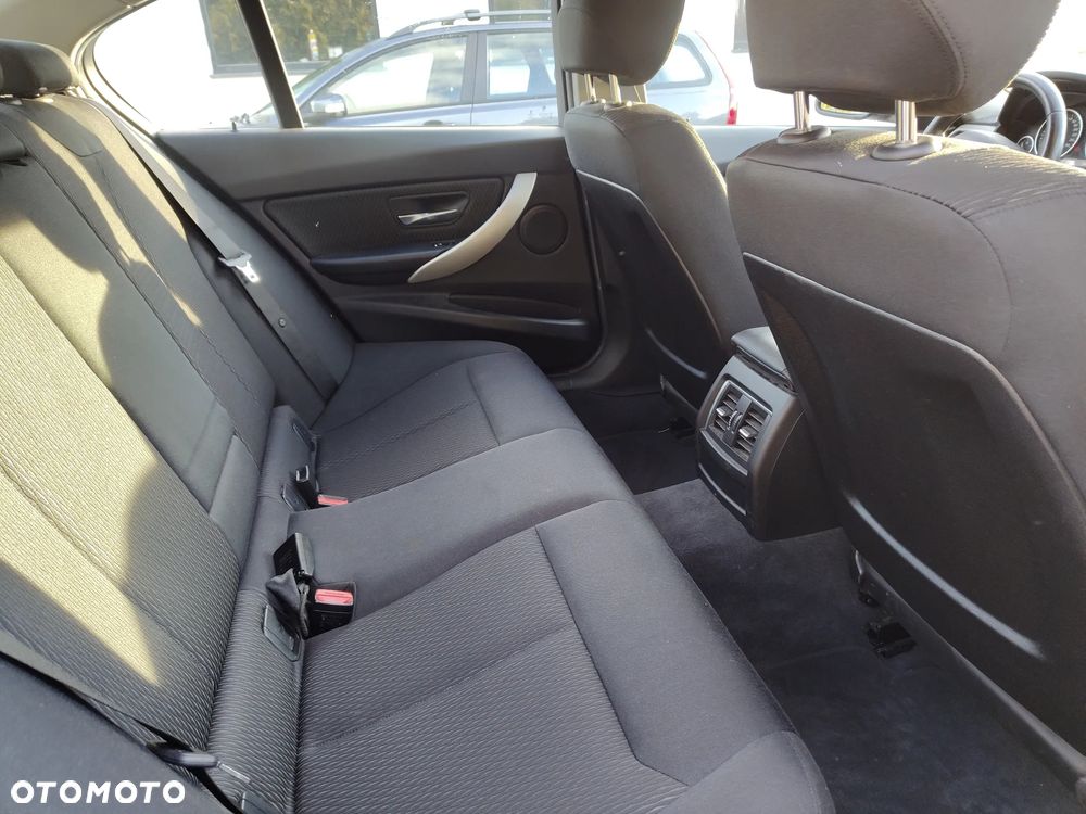 BMW Seria 3 318i - 12