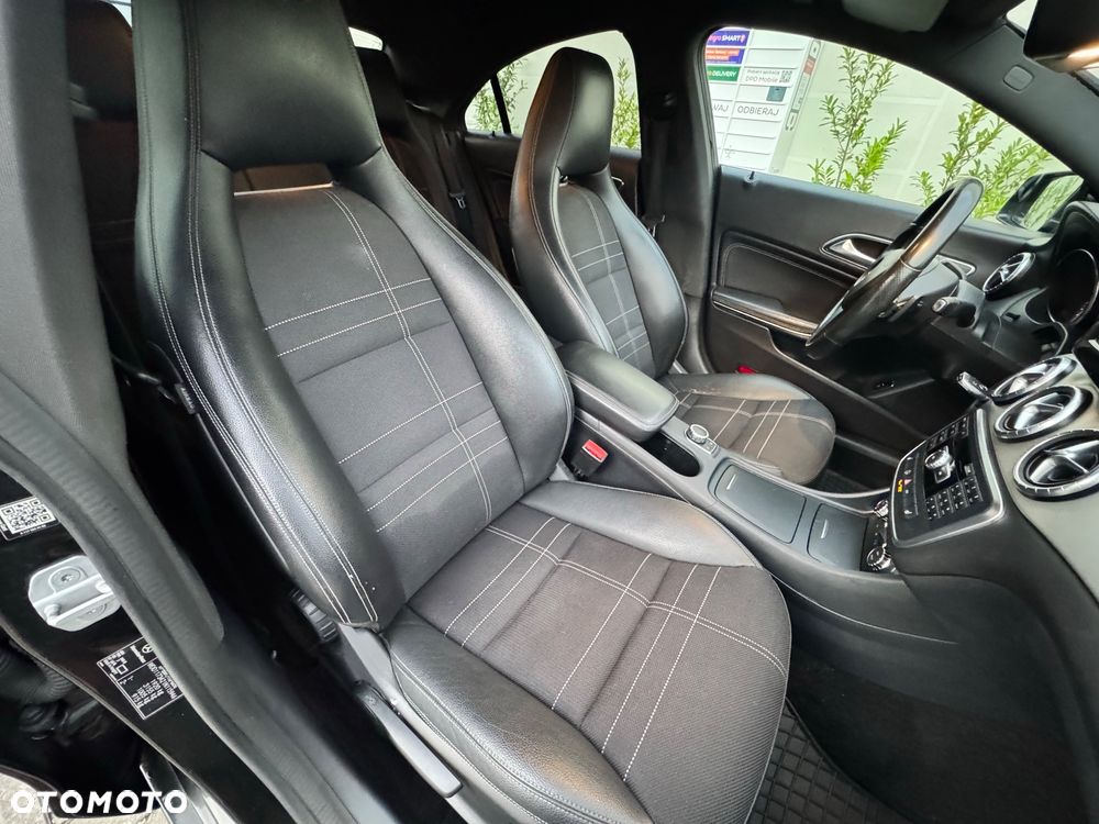 Mercedes-Benz CLA 180 7G-DCT - 35
