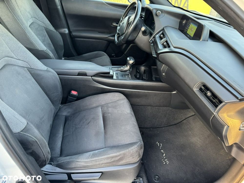 Lexus UX - 17