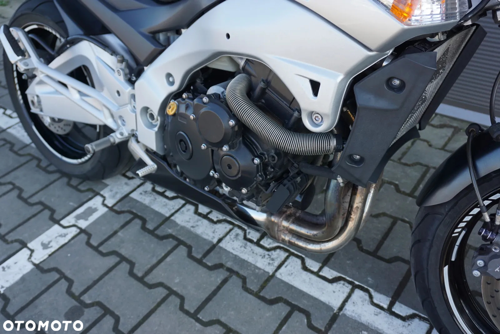 Suzuki GSR - 9