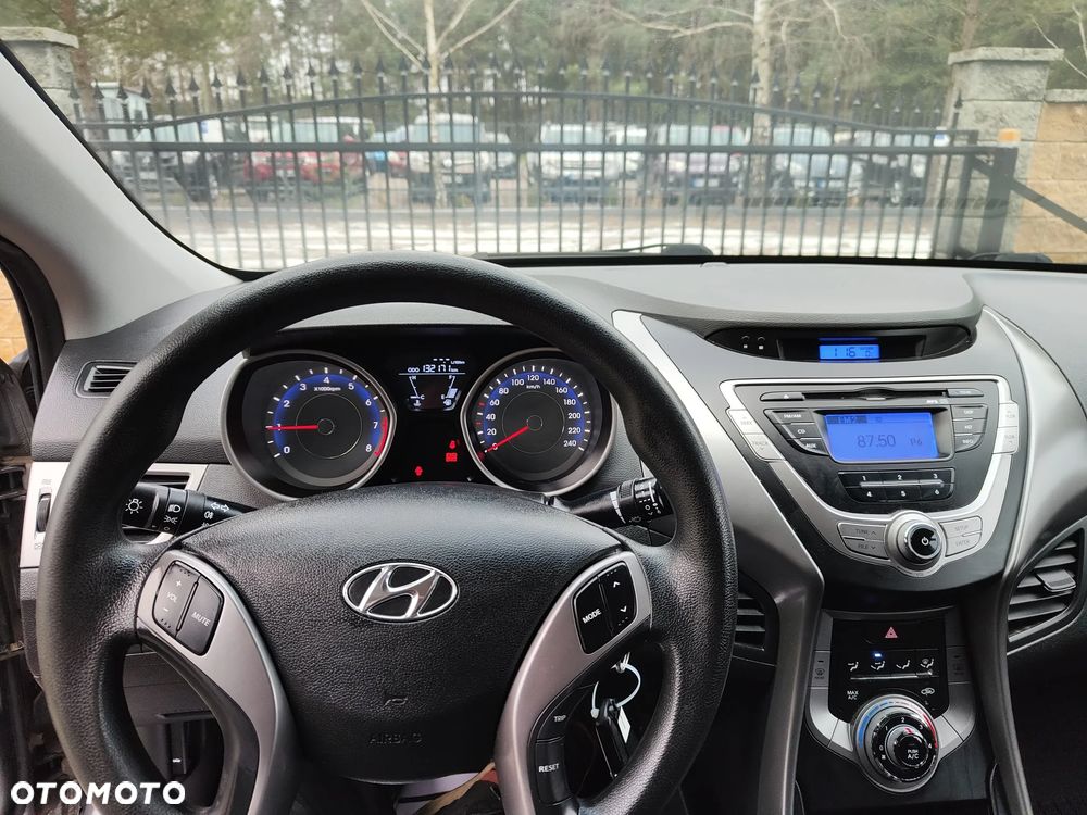 Hyundai Elantra 1.6 Comfort - 10