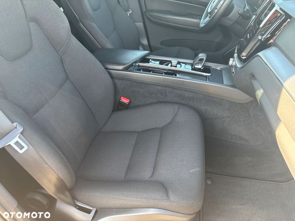 Volvo XC 60 B4 D AWD Momentum Pro - 19