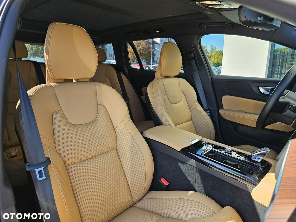 Volvo V60 T8 AWD Plug-In Hybrid Ultra Dark - 14