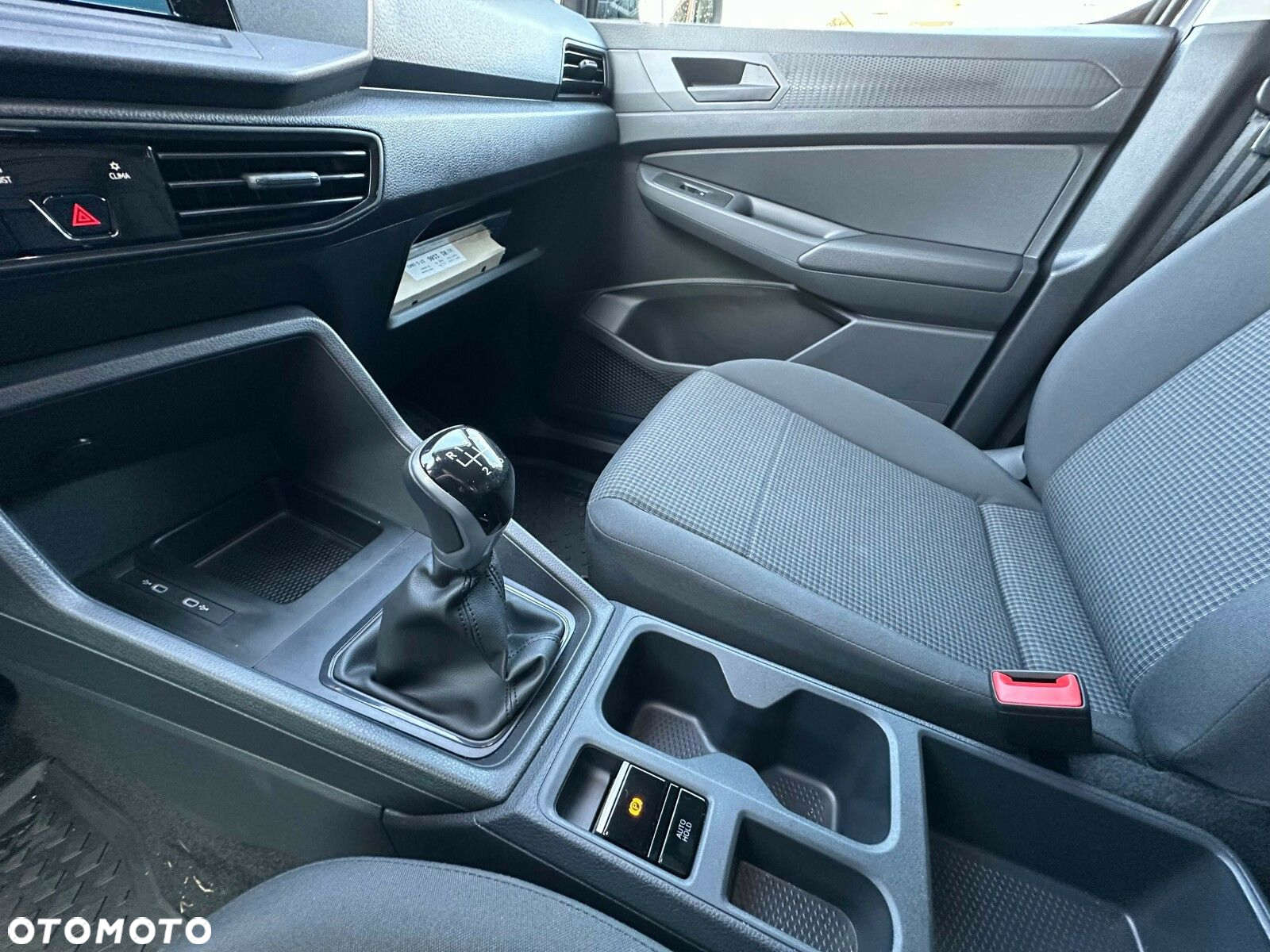 Volkswagen caddy Caddy  silnik: 2,0 l TDI EU6 SCR  75 kW skrzynia biegów: manualna 6 -biegowa rozstaw osi: 2755 mm - 14