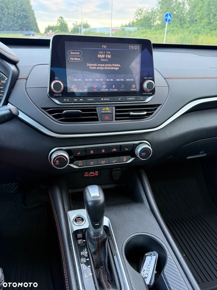 Nissan Altima - 12
