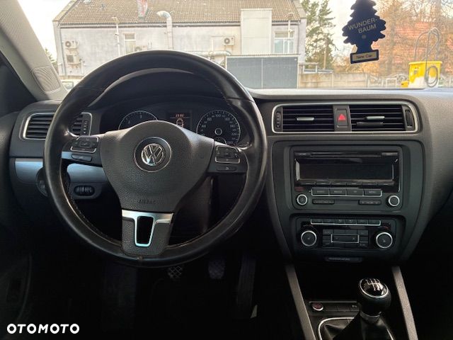 Volkswagen Jetta - 5