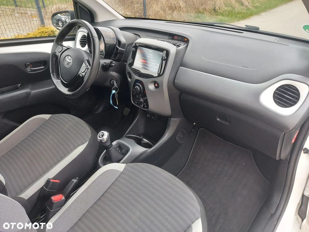 Toyota Aygo x-play - 17