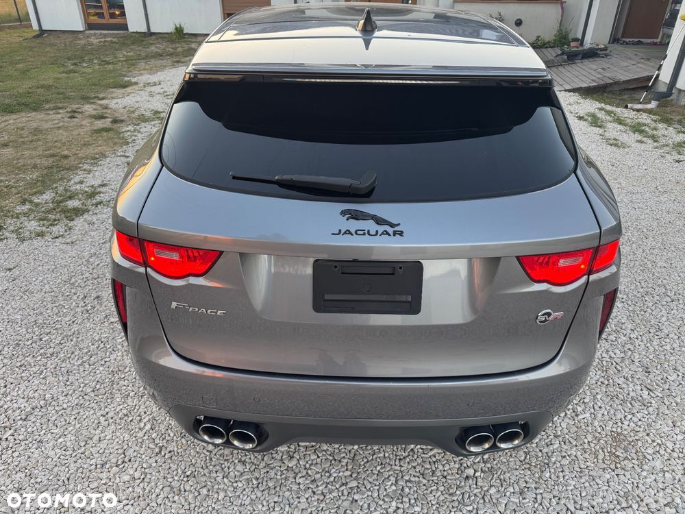 Jaguar F-Pace AWD SVR - 12