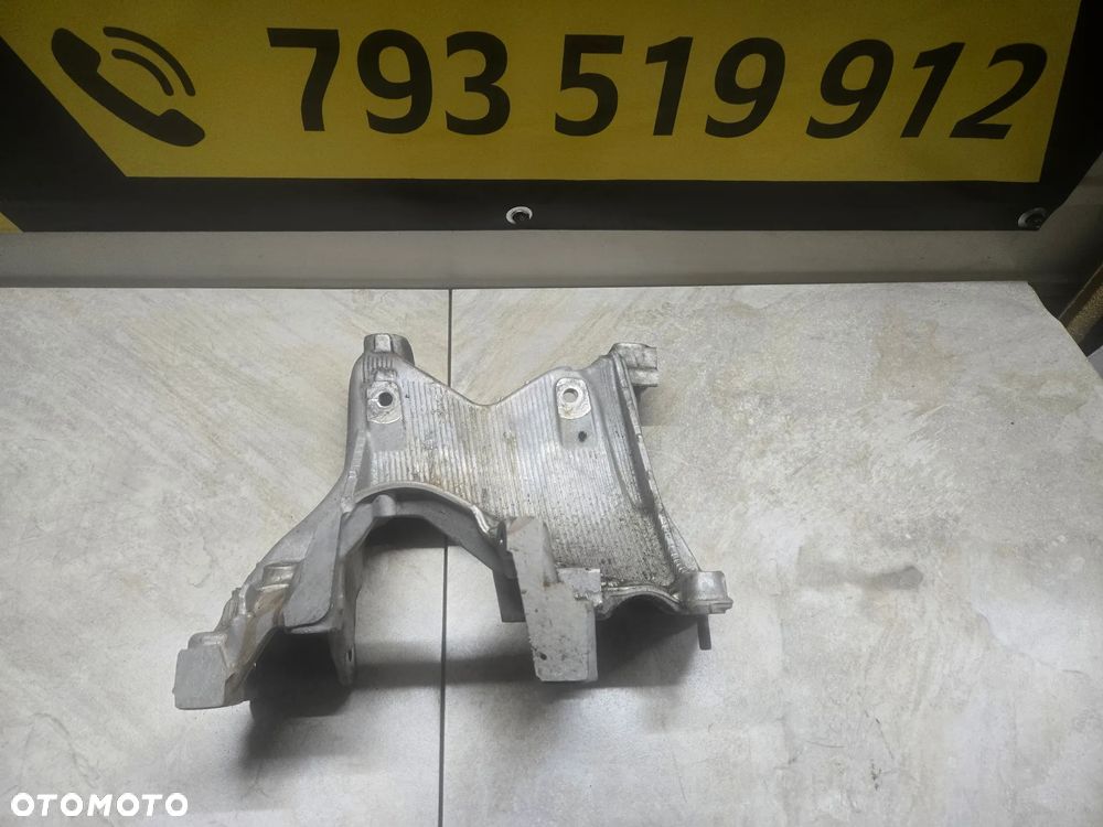 AUDI A4 B9 ŁAPA WSPORNIK MOCOWANIE ZAWIESZENIA LEWA PRZÓD