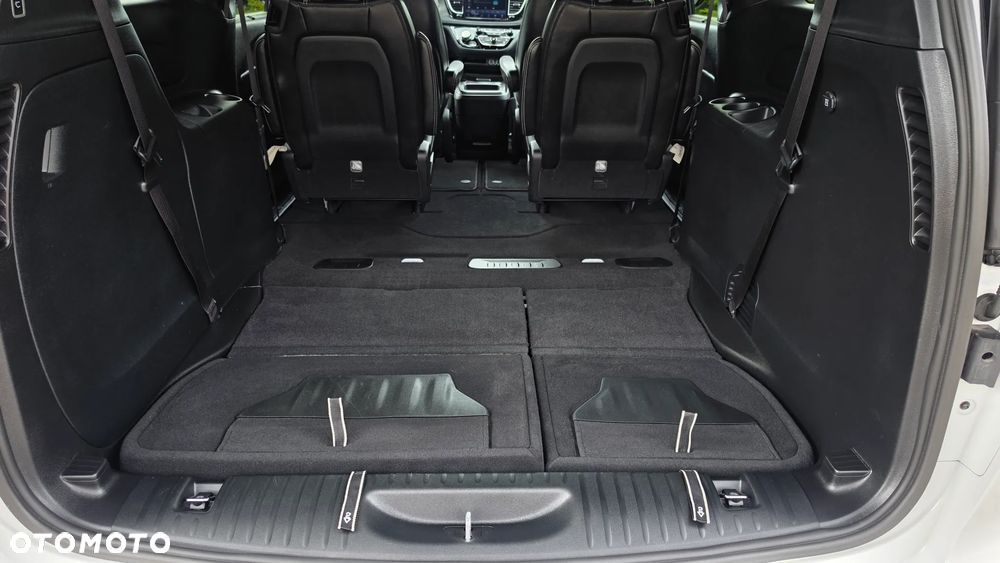 Chrysler Pacifica - 11