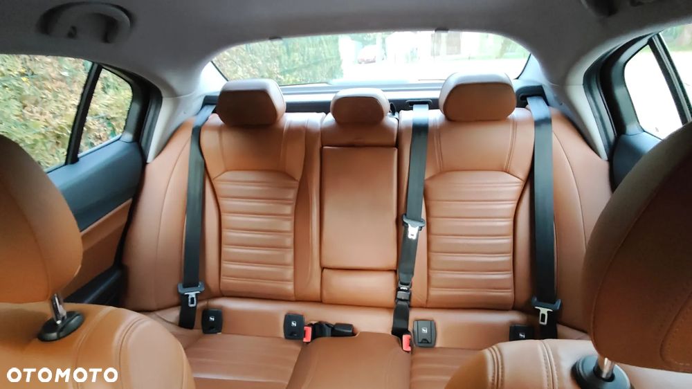 Alfa Romeo Giulia 2.2 Diesel AT8-Q4 Veloce - 15