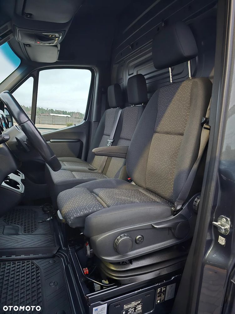 Mercedes-Benz SPRINTER 319 3.0 CDI AUTOMAT 4,40Cm Długi SERWIS ASO MERCEDES-BENZ DO OSTATNIEGO km SALON PL FUL LED HIGH PERFORMANCE MBUX z ekranem dotykowym 10,25 cali SIEDZENIE KIEROWCY KOMFORTOWE, HYDRAULICZNE RESOROWANE PODGRZEWANA SZYBA PRZEDNIA TEMPOMAT KAMERA COFANIA LAKIER METALIK - 36