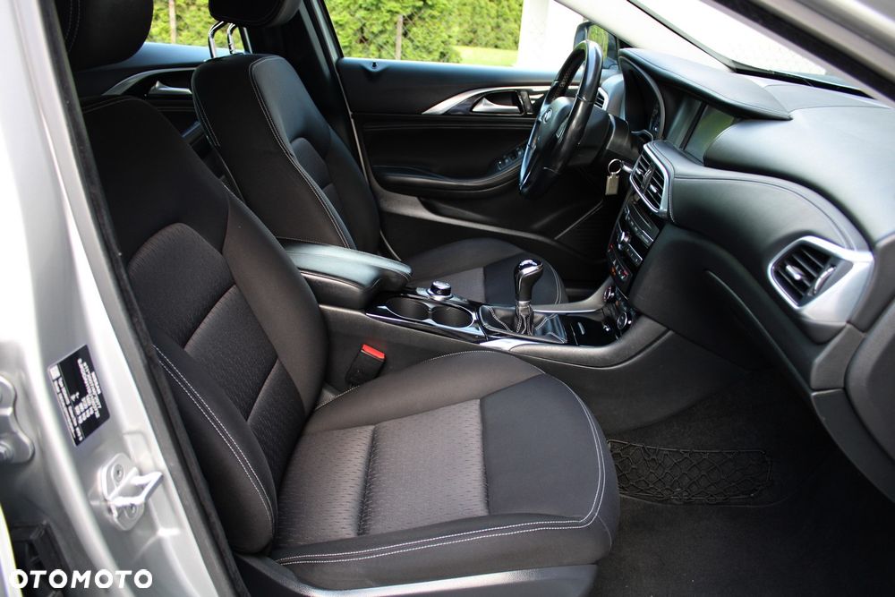 Infiniti Q30 - 28