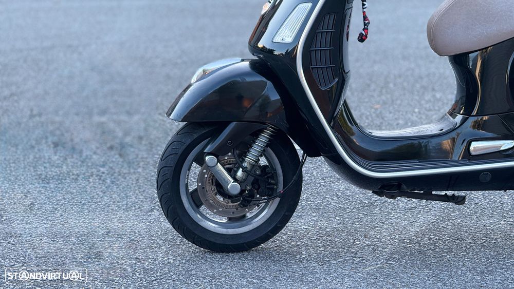 Vespa GTS Super 250ie - 9