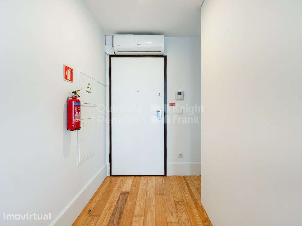 Apartamento T0 com varanda para venda em Cedofeita, Porto - Grande imagem: 3/25