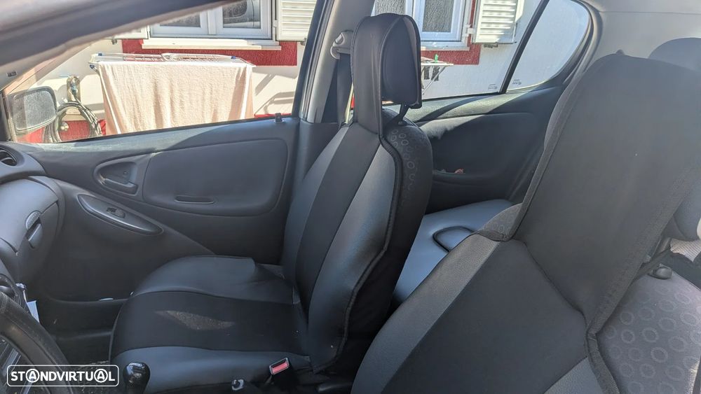 Toyota Yaris 1.0 Sol AC - 6