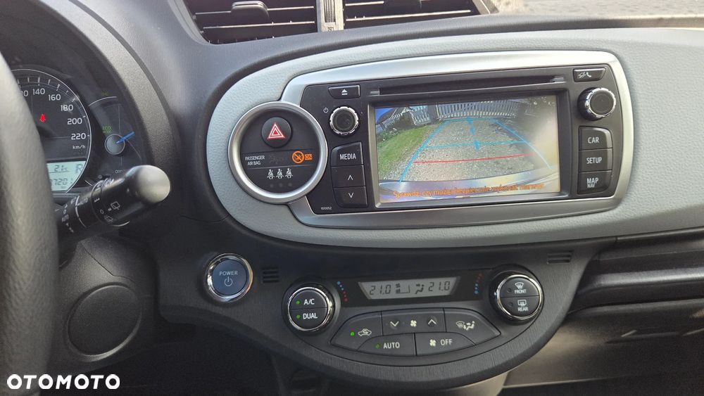 Toyota Yaris Hybrid 100 Premium EU6 - 7