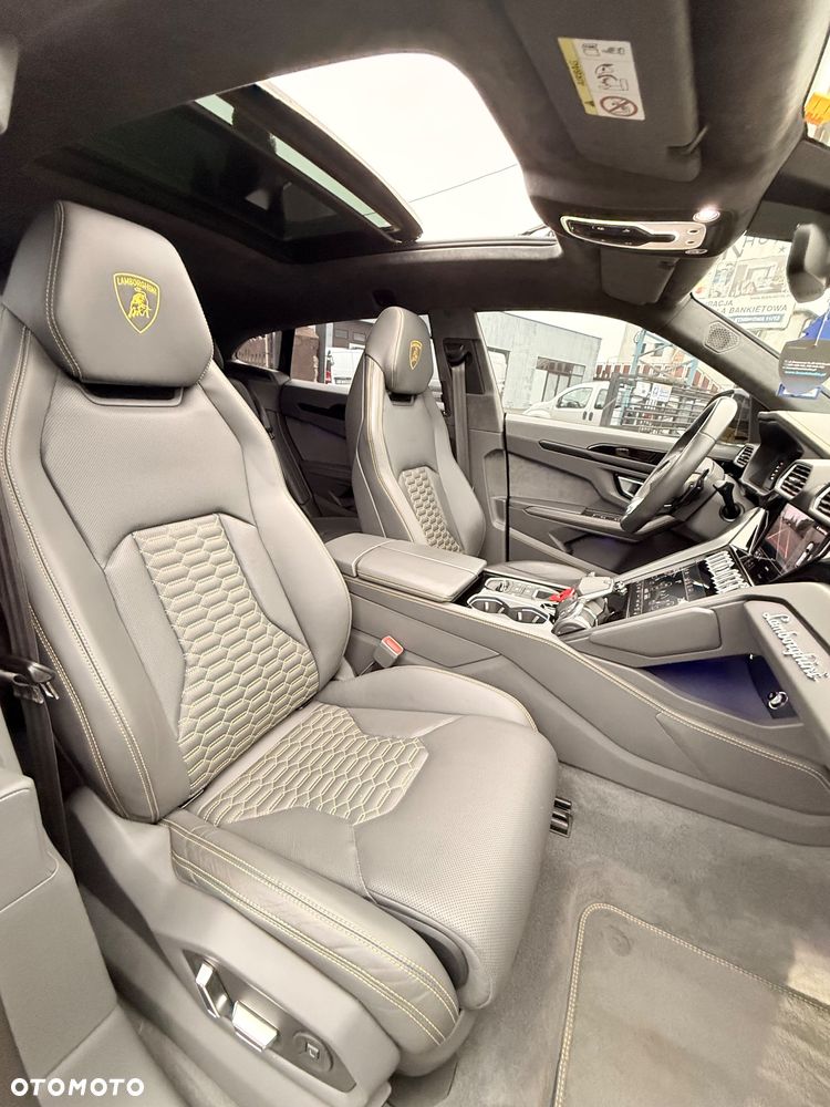 Lamborghini Urus - 10