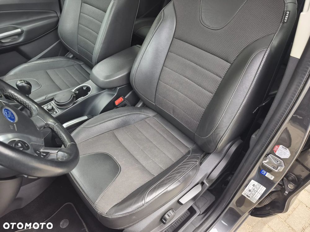 Ford Kuga 2.0 TDCi 2x4 Titanium - 16