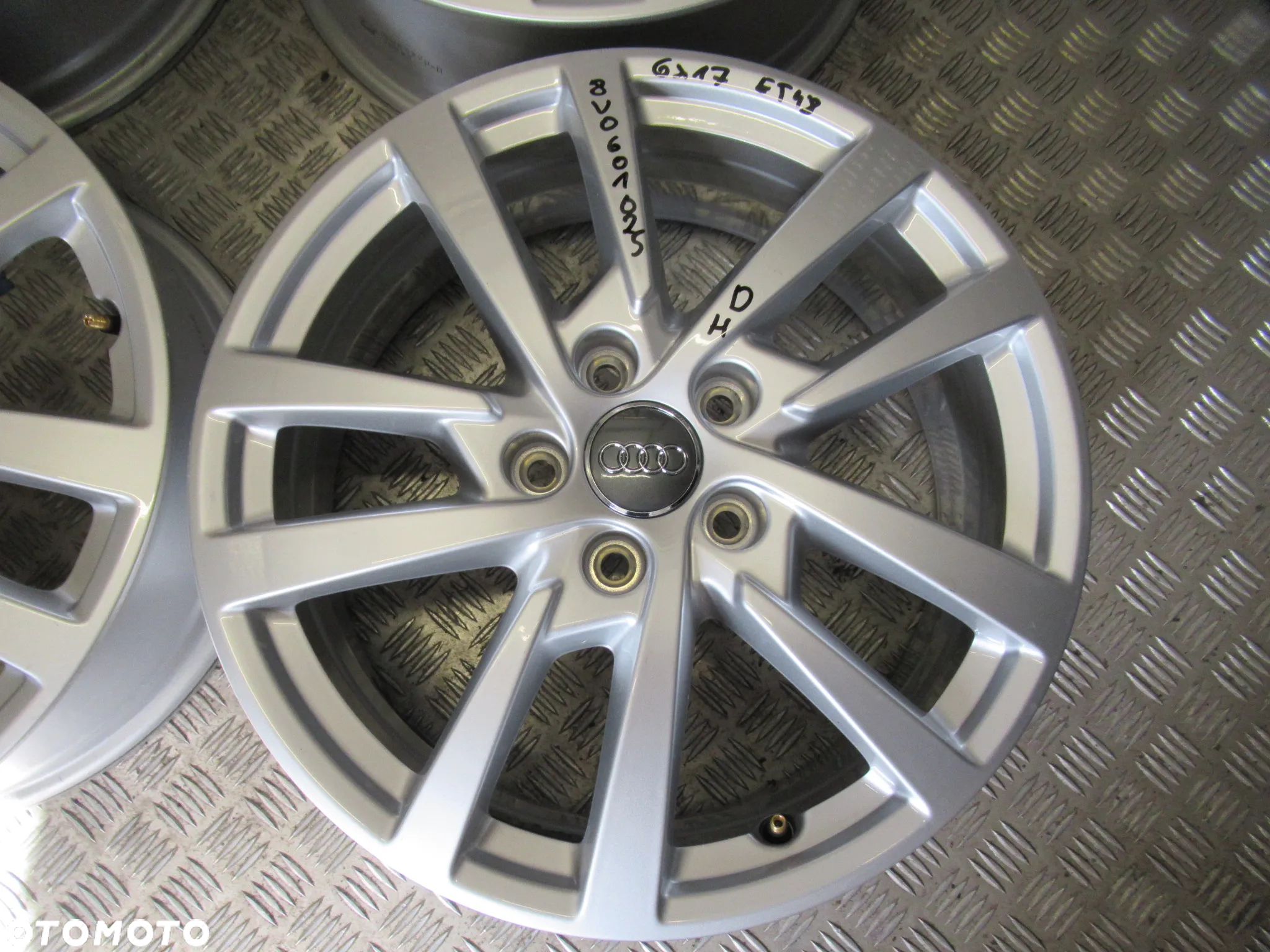 Felgi Audi A3 A4 Q2 Q3 6Jx17 et48 5x112 8V0 - 3