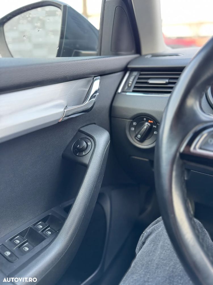 Skoda Octavia Combi 2.0 TDI DSG 4X4 Style - 15